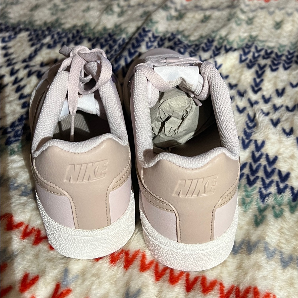 Nike Women's Light Pink and Beige Sneakers NEW - Picture 4 of 6
